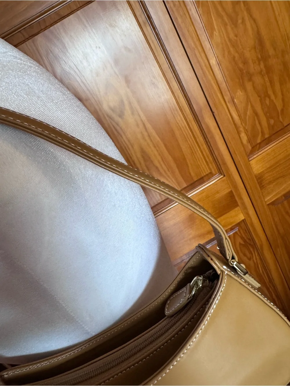 Liz Claiborne Camel Shoulder Bag - Picture 6 of 11